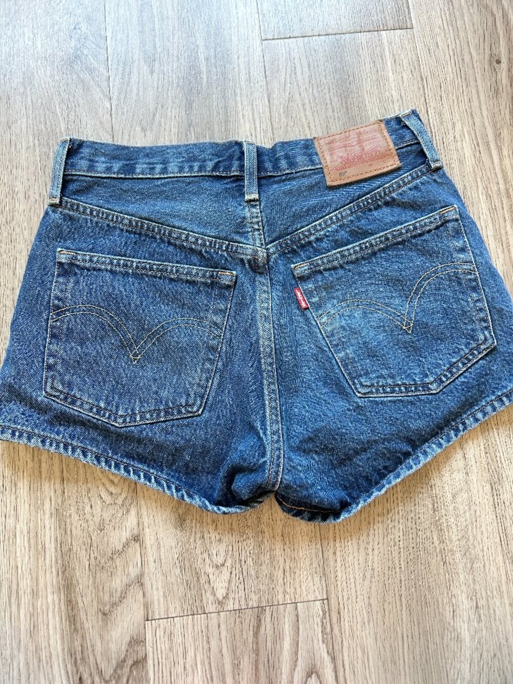 Levi's 501 Women's Distressed Denim Jean Shorts Dark Wash Size 25